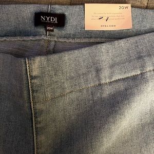 NWT.  Cropped wide leg jeans.